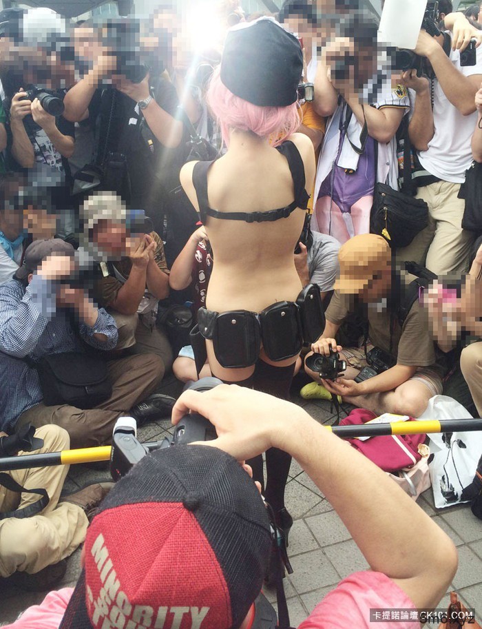 扮成谁都已经不重要了 「露出度」是何物的日本Cosplay现场