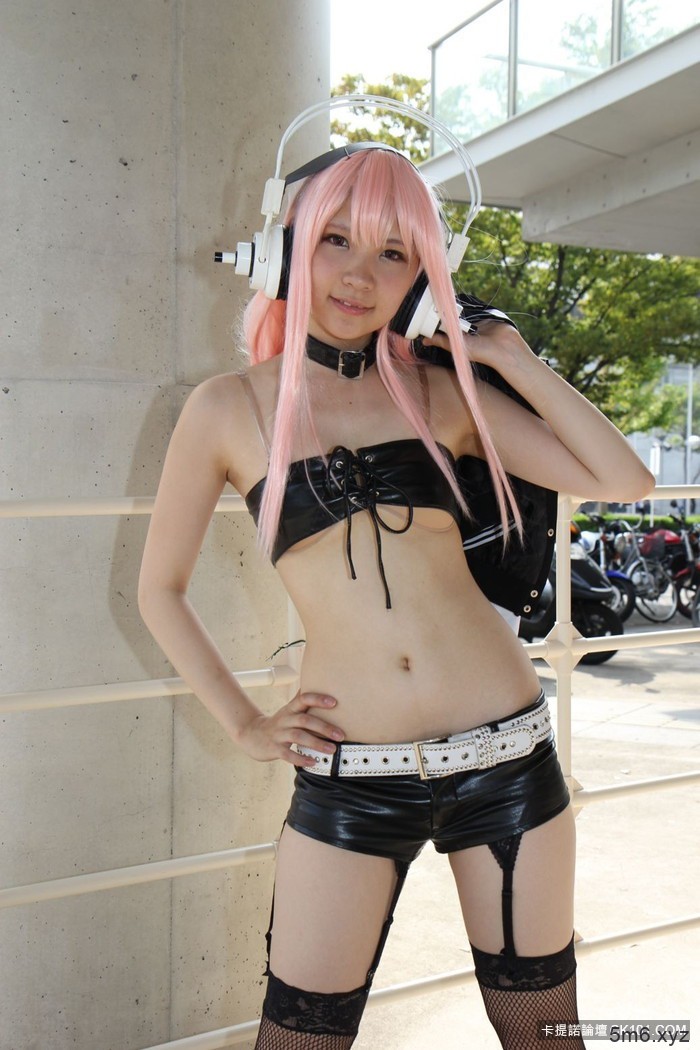 扮成谁都已经不重要了 「露出度」是何物的日本Cosplay现场