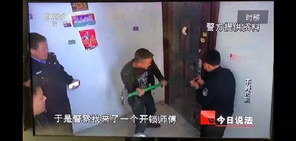 妹子别跳了，挡住我家车库大门了