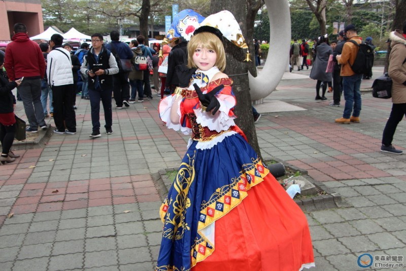 同人圣典开拓动漫祭台 港日Cosplay不畏低温争奇斗艳