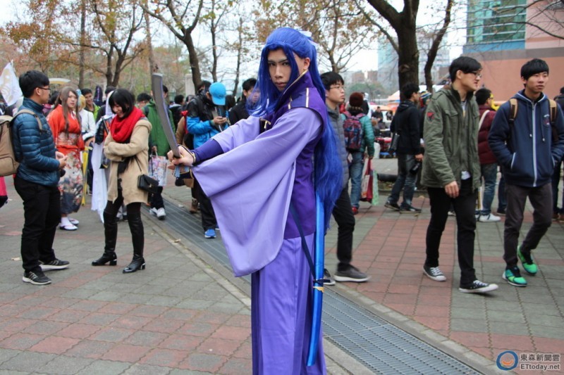 同人圣典开拓动漫祭台 港日Cosplay不畏低温争奇斗艳