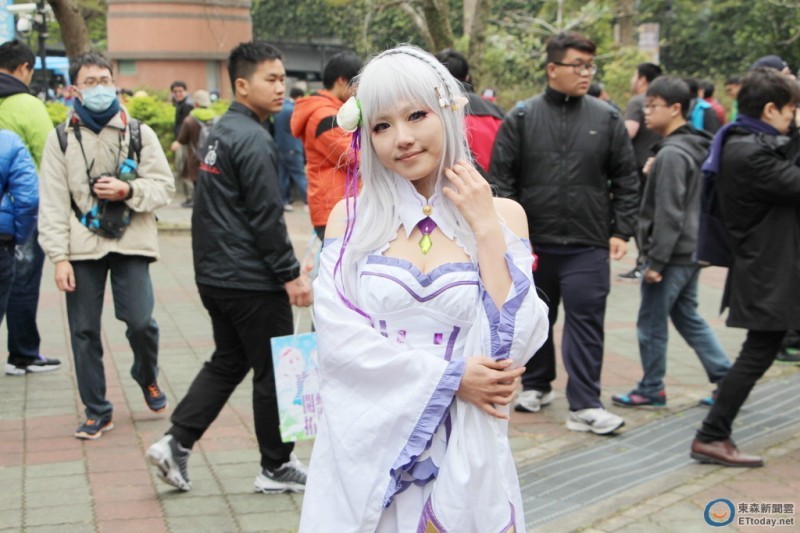 同人圣典开拓动漫祭台 港日Cosplay不畏低温争奇斗艳