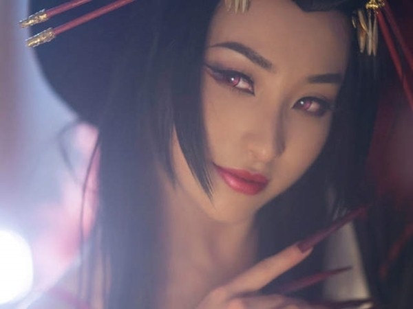 超性感Coser神还原《阴阳师》里的三尾狐 要被魅惑了