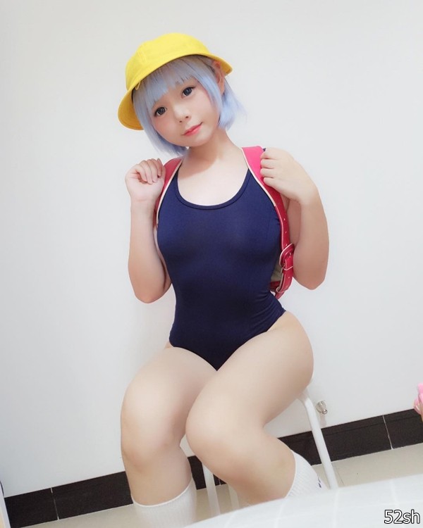 爆乳透明睡衣你还睡的著 上海萌妹子大尺度 Coser Rollroll