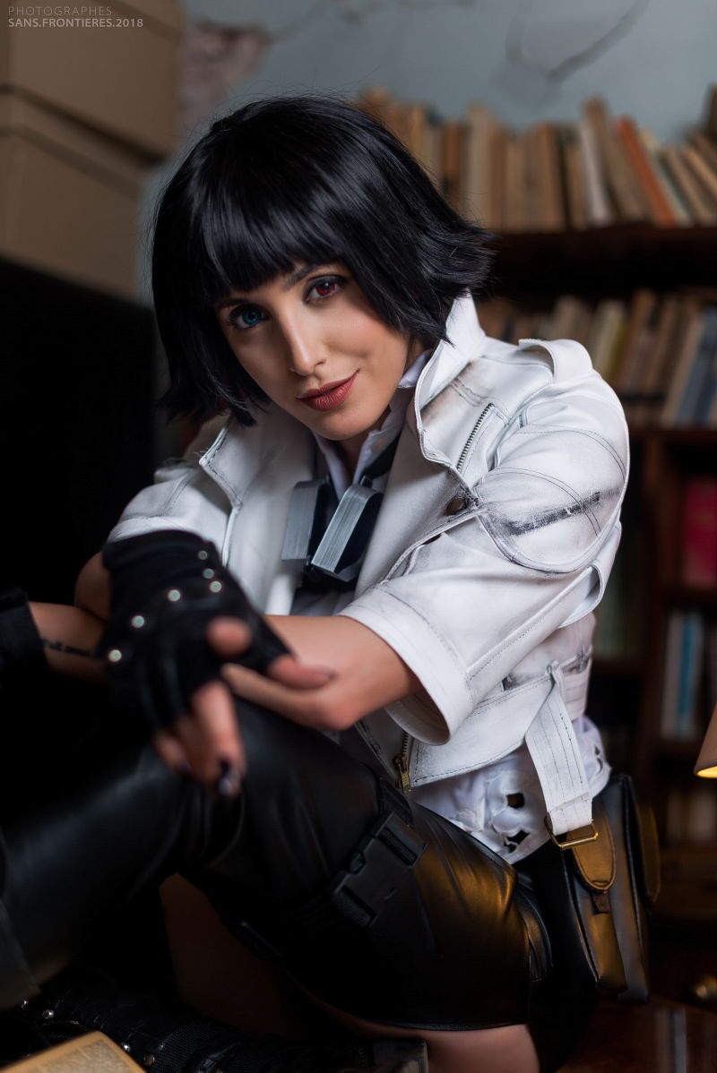 【蜗牛棋牌】肌肉帅哥Cosplay《恶魔猎人5》 腹肌男Leon Chiro角色扮演帅呆了