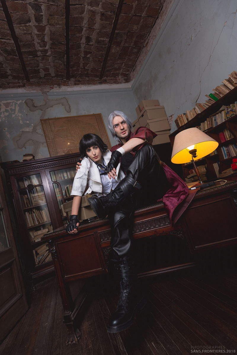 【蜗牛棋牌】肌肉帅哥Cosplay《恶魔猎人5》 腹肌男Leon Chiro角色扮演帅呆了