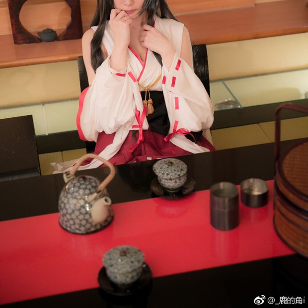 分享Cosplay照“从不露脸” 直到她右半脸意外曝光