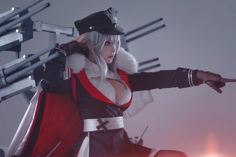 枣糕Cosplay《碧蓝航线》角色 高度还原性感角色