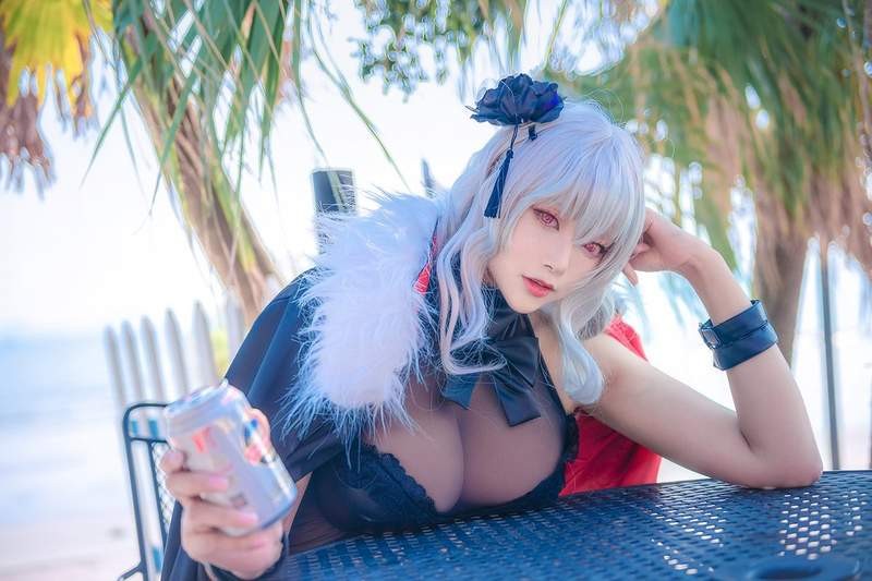 枣糕Cosplay《碧蓝航线》角色 高度还原性感角色