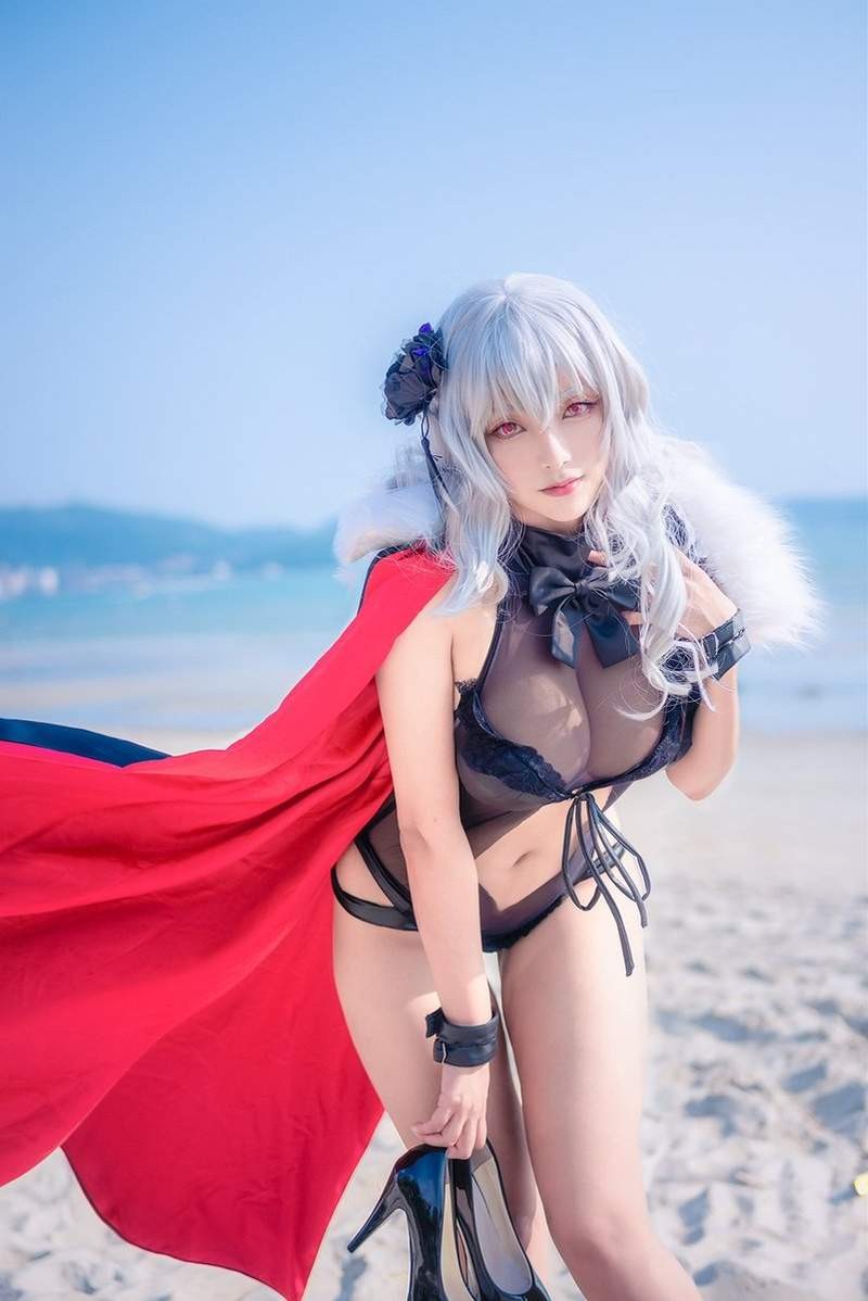 枣糕Cosplay《碧蓝航线》角色 高度还原性感角色