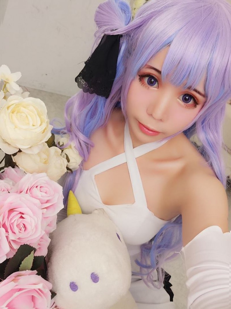 童颜巨乳Coser兔言兔语 Cosplay露出诱人下乳令人受不了