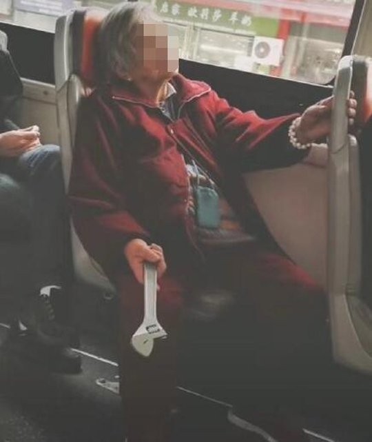 【蜗牛棋牌】我得找找我的书,如何让富婆3天爱上我