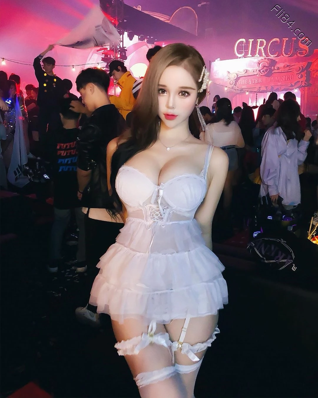 韩国真人芭比美女“mimi”，每天和粉丝分享福利辣照！