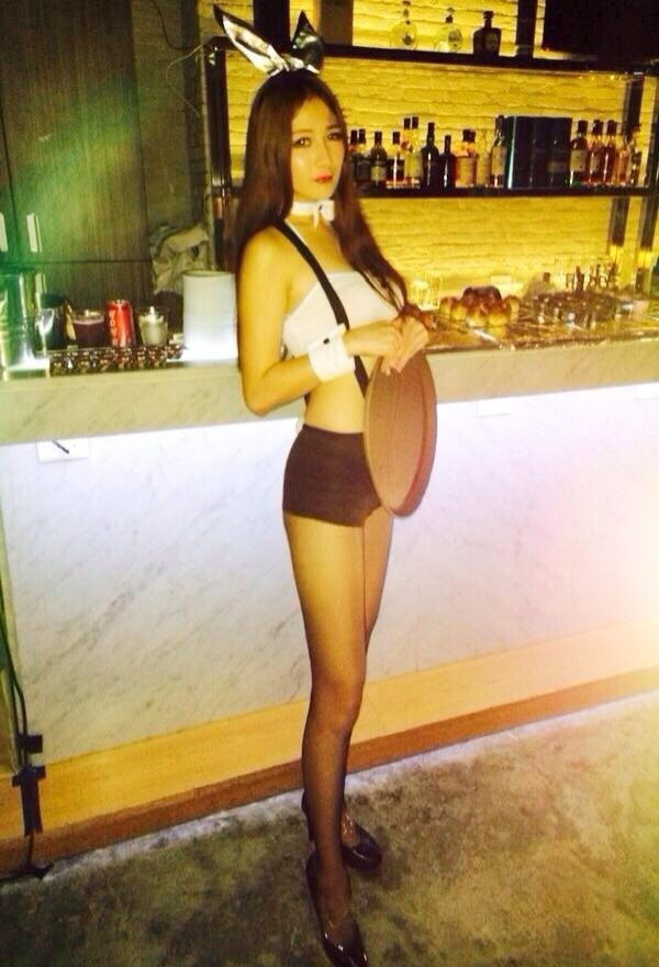 【蜗牛棋牌】护校正妹透视衣玩电玩太犯规 cos蹦奶精灵被赞台北女神~