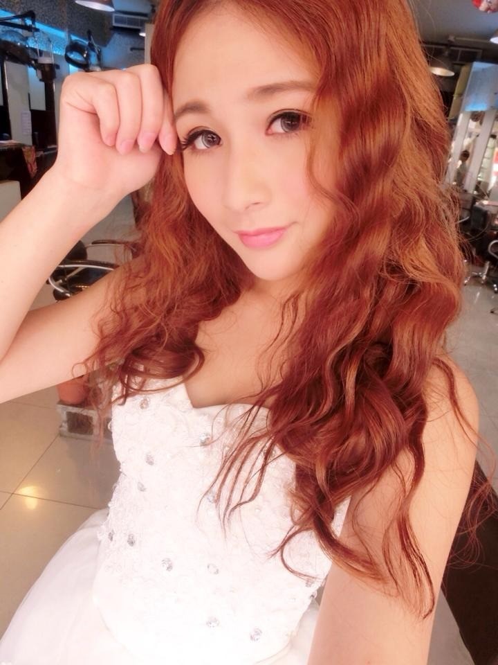 【蜗牛棋牌】护校正妹透视衣玩电玩太犯规 cos蹦奶精灵被赞台北女神~