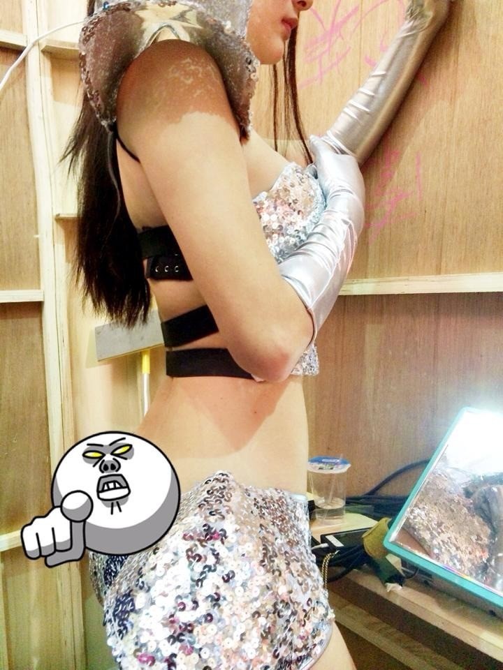 【蜗牛棋牌】护校正妹透视衣玩电玩太犯规 cos蹦奶精灵被赞台北女神~