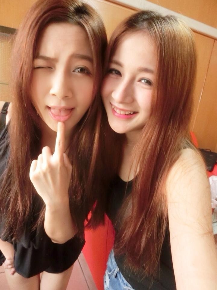 【蜗牛棋牌】护校正妹透视衣玩电玩太犯规 cos蹦奶精灵被赞台北女神~