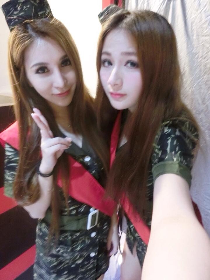 【蜗牛棋牌】护校正妹透视衣玩电玩太犯规 cos蹦奶精灵被赞台北女神~