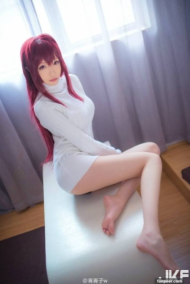 全身上下只穿一件毛衣挡不住的「巨乳长腿」 超萌cosplayer青青子！