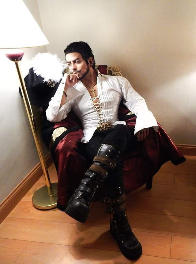 【蜗牛棋牌】帅哥Coser神还原《海贼王》名角鹰眼 确定不是本人吗?