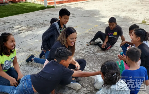 【蜗牛棋牌】Kami Hudson德州扑克中找到满足感,在洪都拉斯找到幸福感