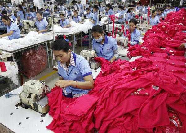 美媒：新冠大流行重创亚洲服装业