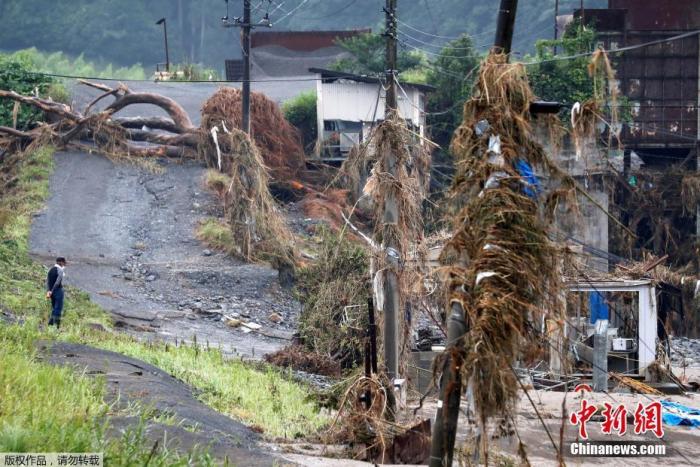 日本暴雨已致72人死亡 安倍赴灾区为遇难者祈祷