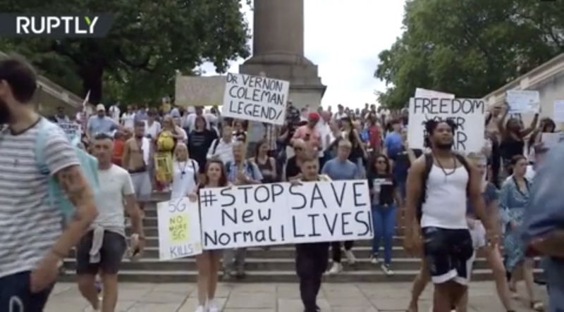 死亡病例居欧洲之首 英国人却上街游行反对戴口罩