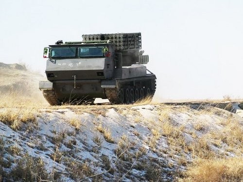 【蜗牛棋牌】无坚不摧：国产新型火箭炮曝光 可一次齐射40发