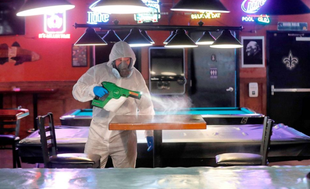 美国单日新增确诊病例逾3.7万例 累计近700万例