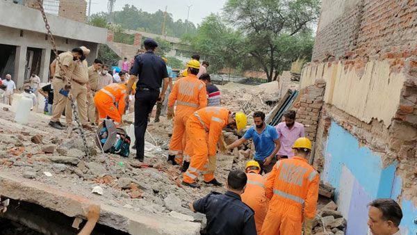 【蜗牛棋牌】印度旁遮普邦一建筑物倒塌 致4死4伤