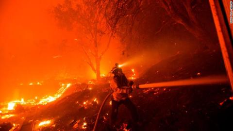 美国山火有害烟雾影响北美大片地区，还飘到欧洲