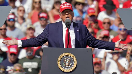 【蜗牛棋牌】特朗普集会民众高温下苦等数小时 十多人紧急送医