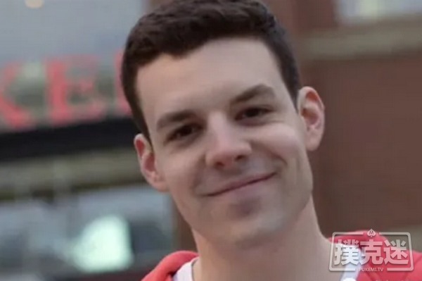 【蜗牛棋牌】Kevin Martin在直播中弃掉坚果牌