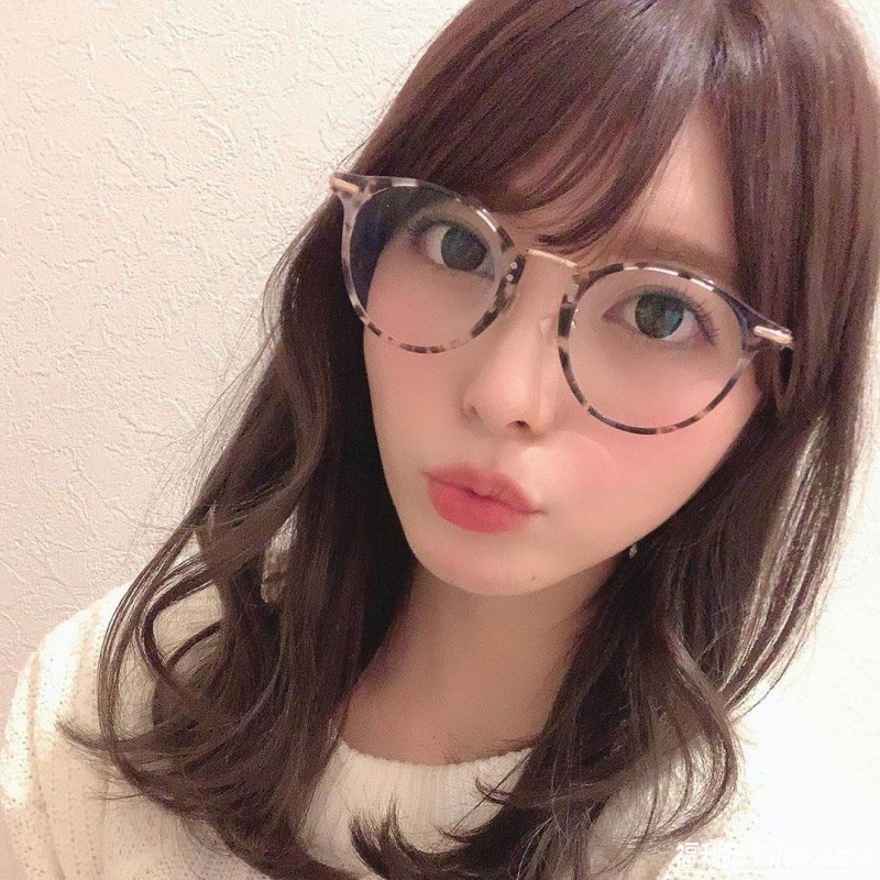 【蜗牛棋牌】上原亚衣大玩拍照滤镜 展现超可爱的一面，萌晕一票粉丝！