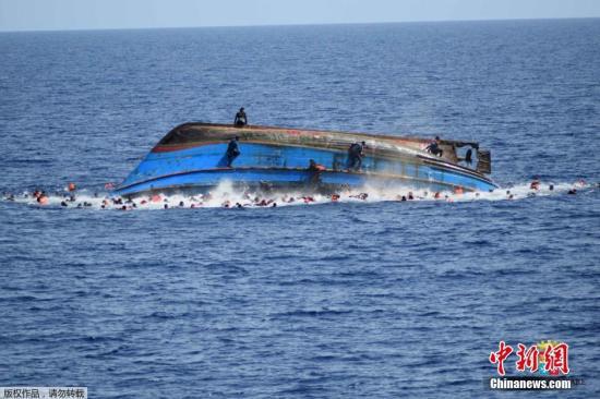 塞内加尔近海一艘难民船倾覆 至少140名难民死亡