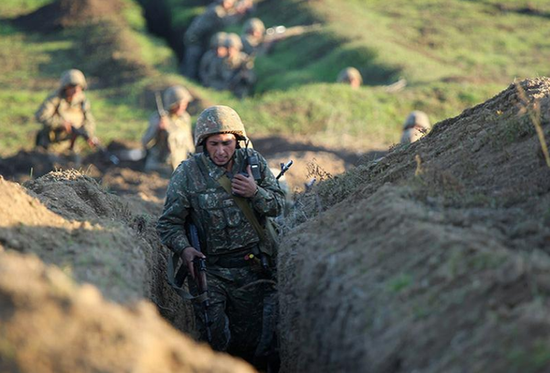 阿塞拜疆国防部：纳卡接触线接连发生激烈战斗