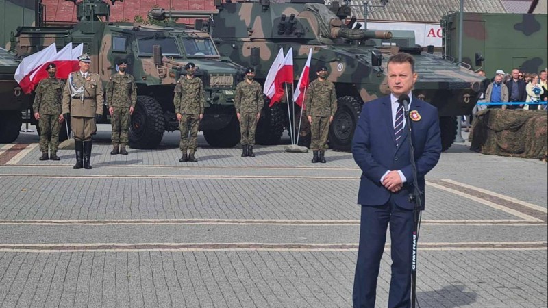 波兰国防部长新冠病毒检测结果为阳性