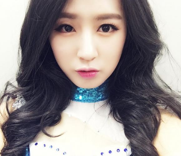 【蜗牛棋牌】好喜欢你电竞H—潇湘汐苑憋尿塞姜条