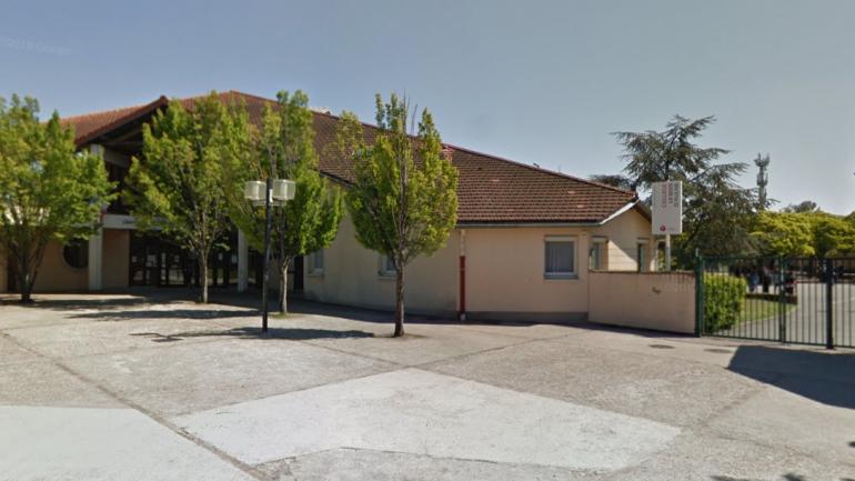 法国发生一起斩首袭击案 反恐部门介入调查