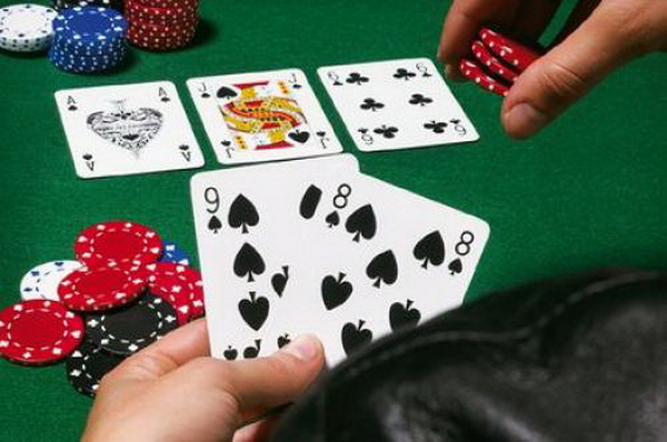 【蜗牛棋牌】德州扑克中如何用同花听牌诈唬