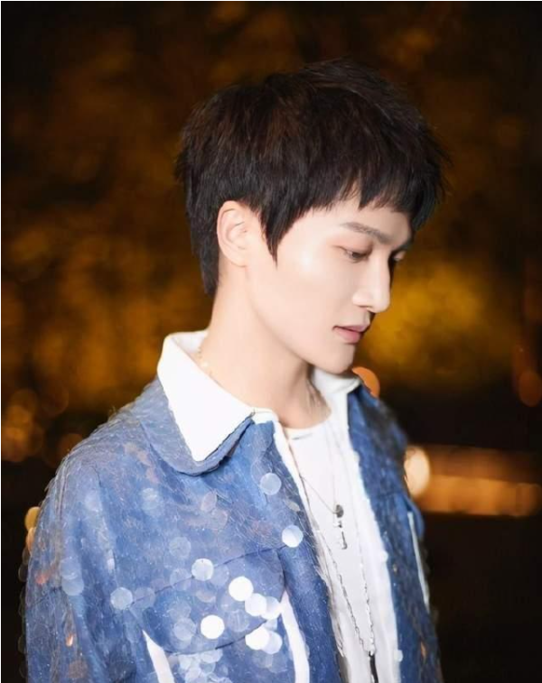 1.png 【蜗牛棋牌】敬业!周深双语演唱《极乐净土》,唱跳俱佳太可爱