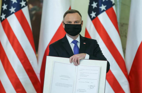 波兰与特朗普政府签署防务条约后 称期待与拜登合作