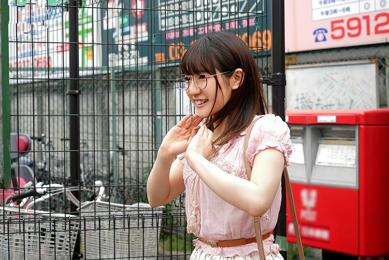 MIFD-080:自信不足的眼镜妹,第一次被男人从后面骑了 【蜗牛扑克】MIFD-080:自信不足的眼镜妹,第一次被男人从后面骑了