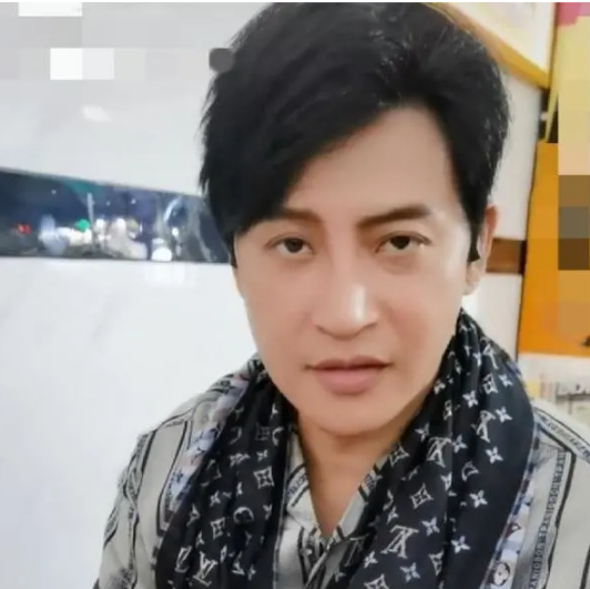 陈志朋在社交平台更新了动态 现身一家装修普通环境一般的平价面馆