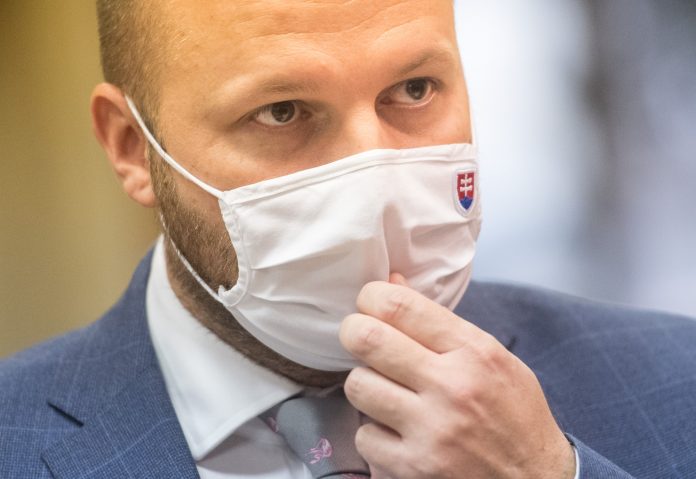 斯洛伐克国防部长及投资部长新冠病毒检测呈阳性