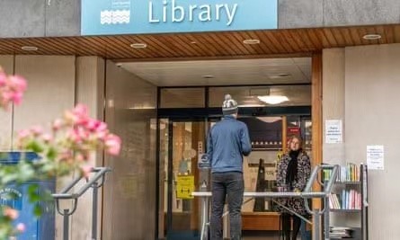 英国公共图书馆遭连年资金削减，困境仍在继续