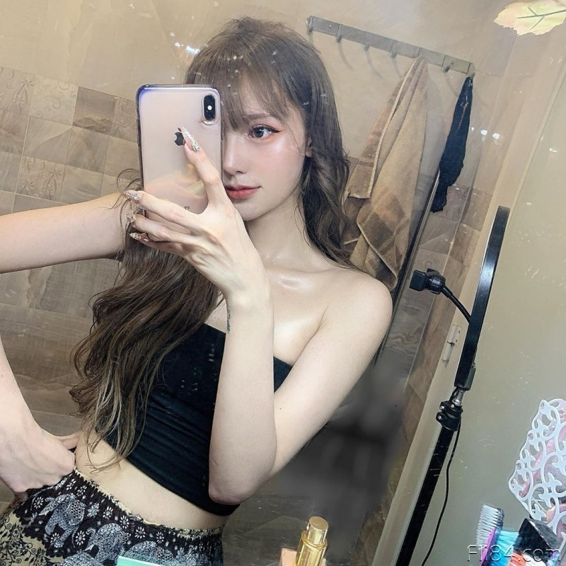 今日妹子图20200328：越南网红洋娃娃“Mym”长相优质，身材也是极品！