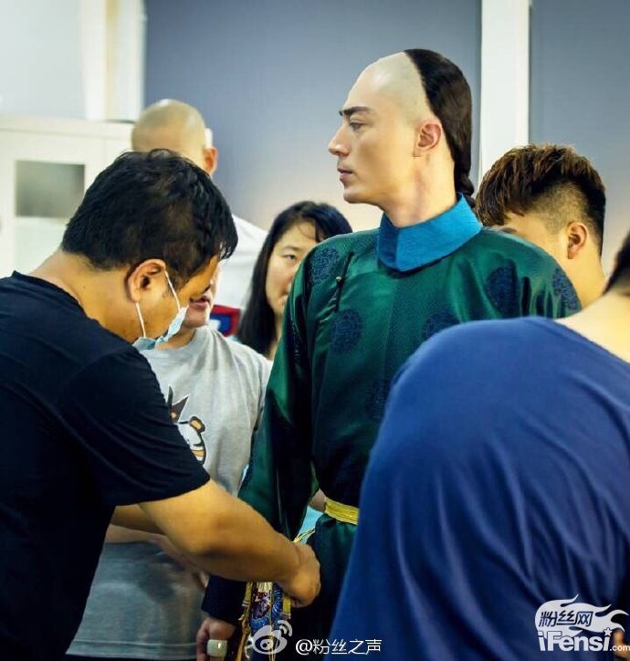 【蜗牛棋牌】《如懿传》开机 感受下光头霍建华魅力