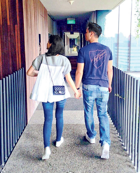 【蜗牛棋牌】胡杏儿晒甜蜜牵手照 向男友发表爱的宣言